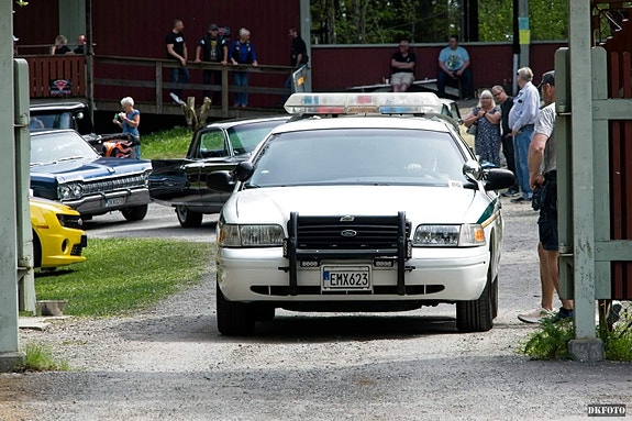Ford Crown Victoria 2 of 4