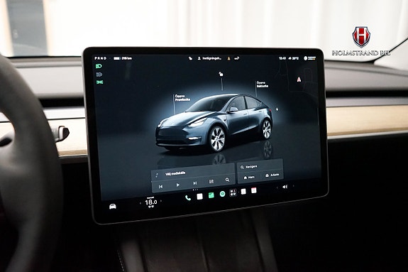 Tesla Model Y 20 of 21
