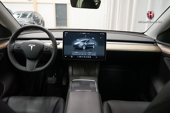 Tesla Model Y 13 of 21