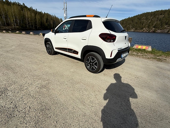 Dacia Spring 2 of 5