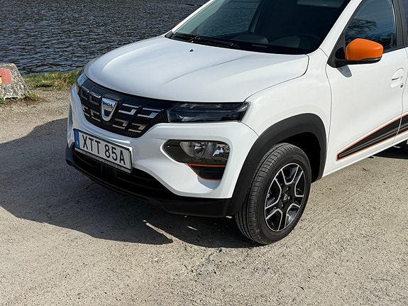 Dacia Spring 3 of 5