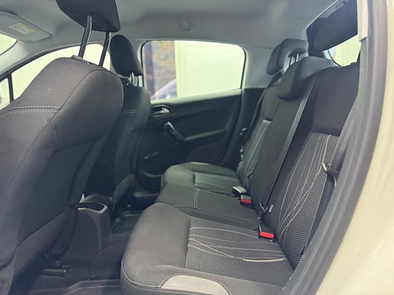 Peugeot 208 5 of 9