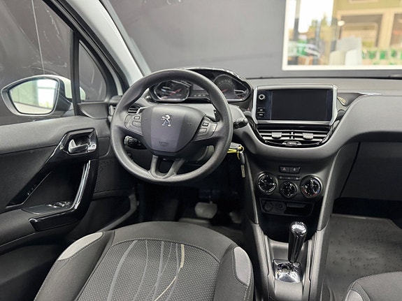 Peugeot 208 7 of 9