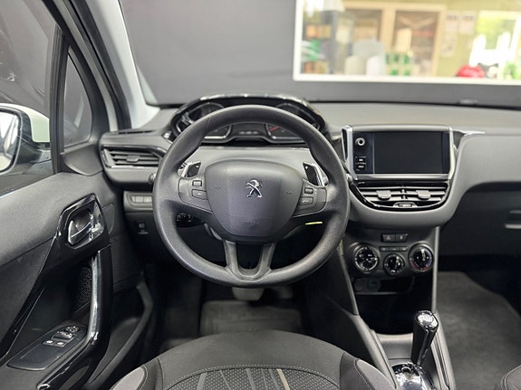 Peugeot 208 8 of 9