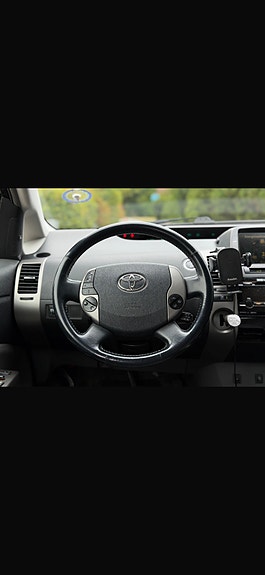 Toyota Prius 6 of 7