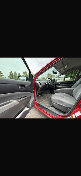 Toyota Prius 5 of 7