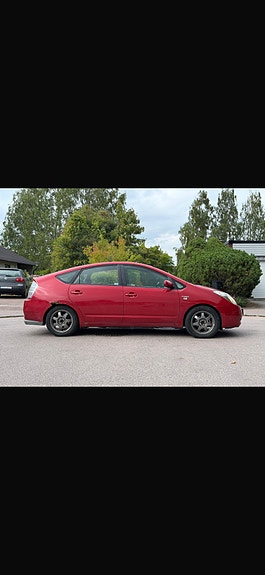 Toyota Prius 3 of 7