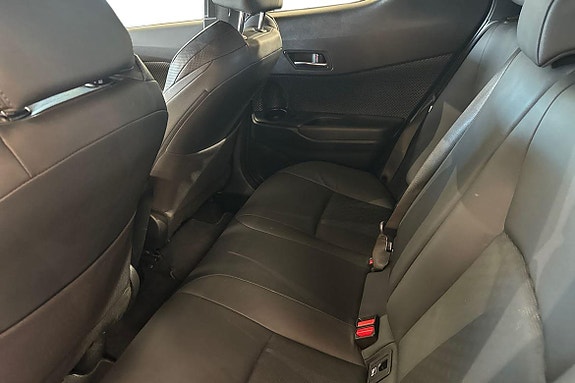 Toyota C-HR 13 of 21