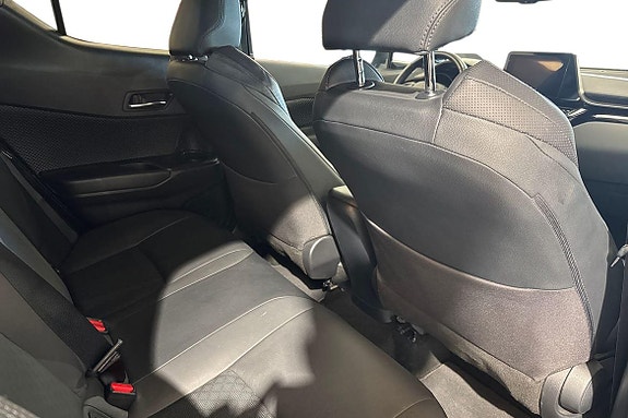 Toyota C-HR 9 of 21