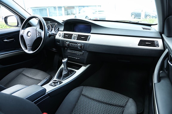 BMW 320d 14 of 19