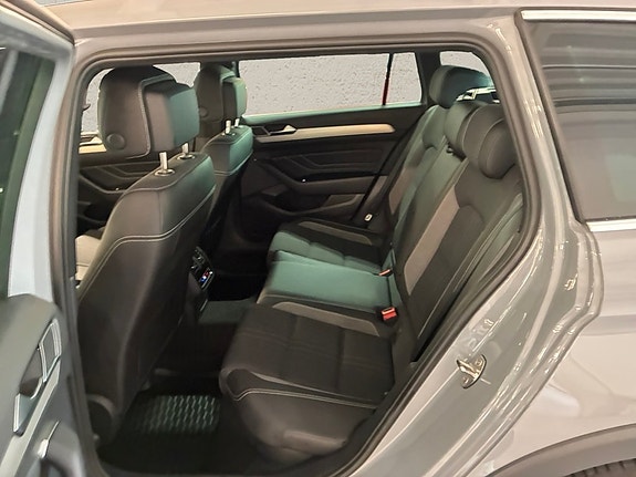 Volkswagen Passat 7 of 9