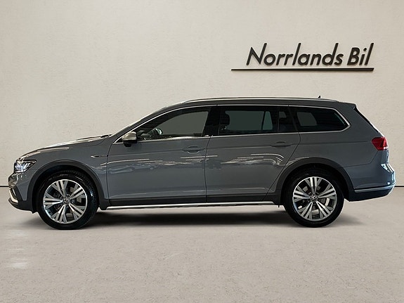 Volkswagen Passat 2 of 9