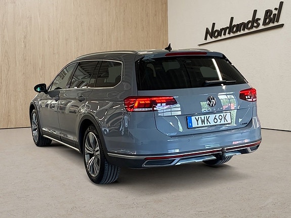 Volkswagen Passat 3 of 9