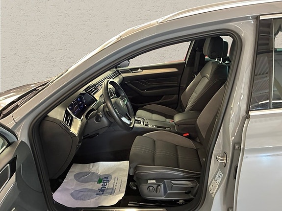 Volkswagen Passat 4 of 9