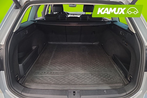 Volkswagen Passat 16 of 25