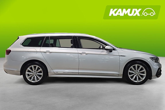 Volkswagen Passat 2 of 25
