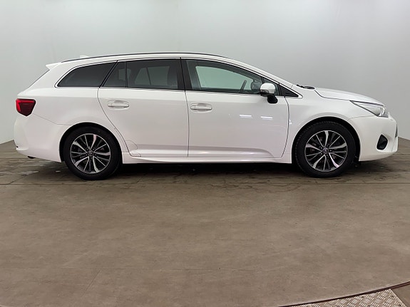 Toyota Avensis 7 of 22
