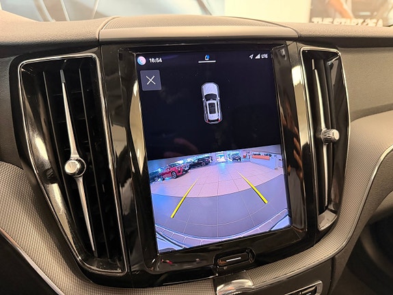 Volvo XC60 8 of 13