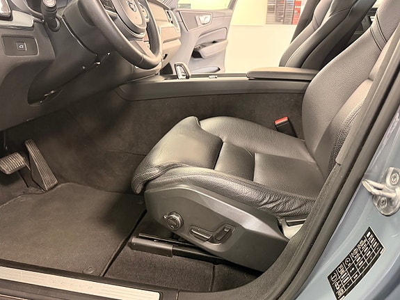 Volvo XC60 3 of 13