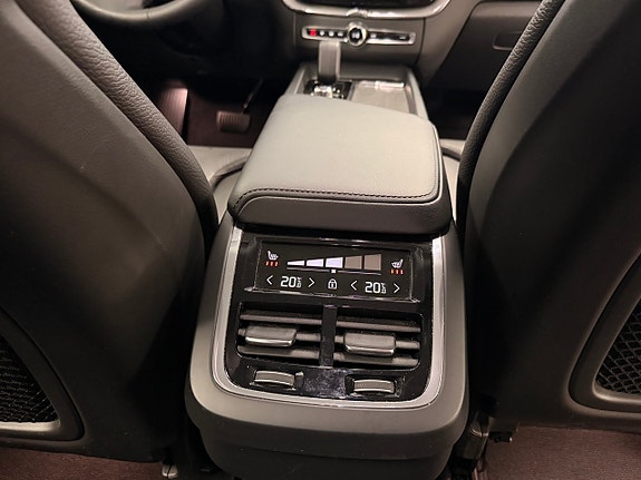 Volvo XC60 10 of 13