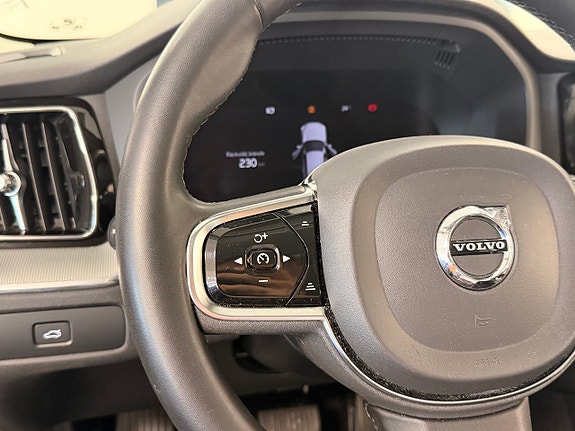 Volvo XC60 5 of 13