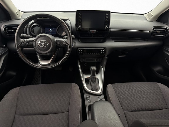 Toyota Yaris 12 of 30