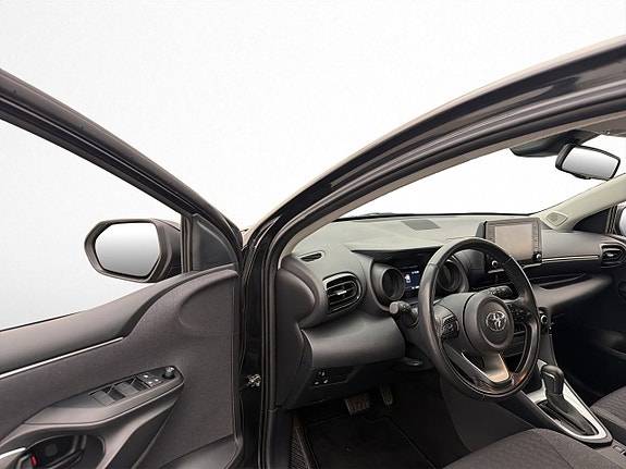 Toyota Yaris 10 of 30