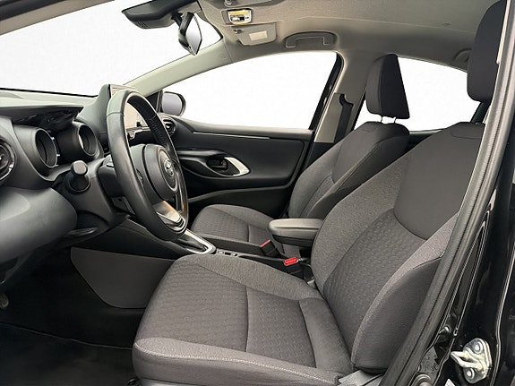 Toyota Yaris 11 of 30
