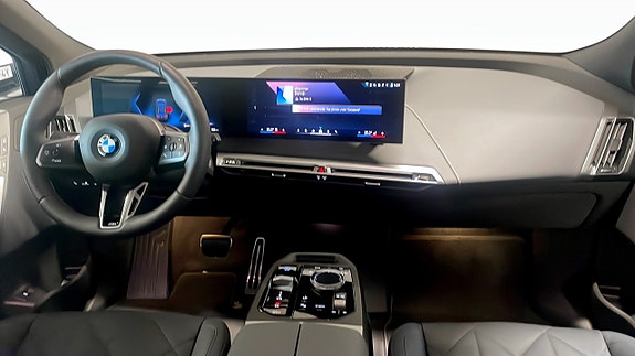 BMW iX 4 of 9
