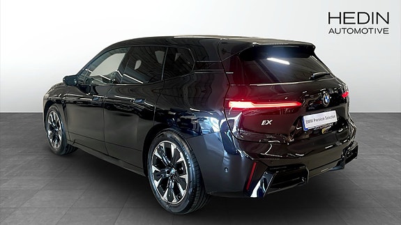 BMW iX 2 of 9