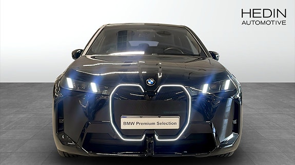 BMW iX 8 of 9