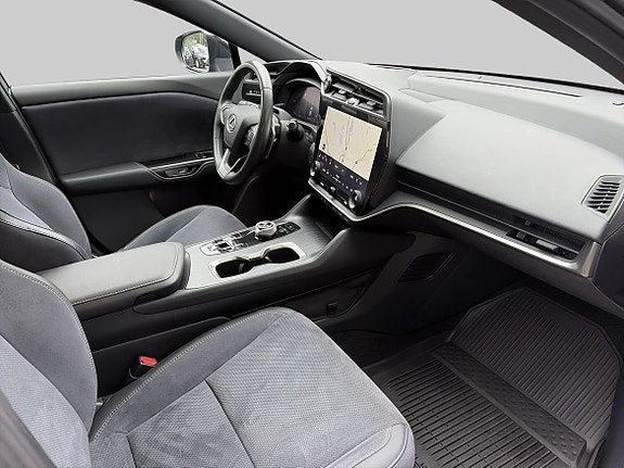 Lexus RZ450e 8 of 22