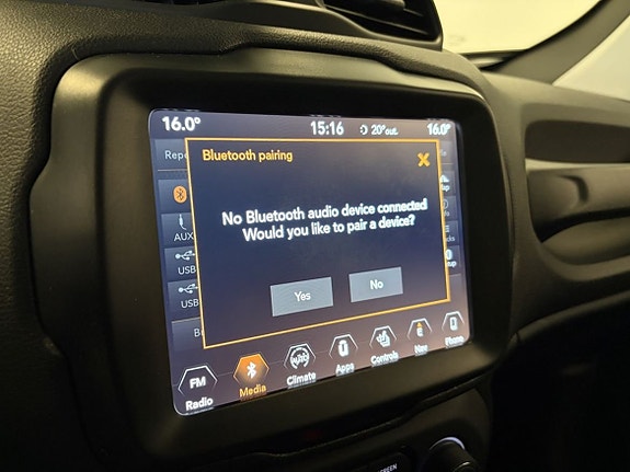 Jeep Renegade 17 of 18