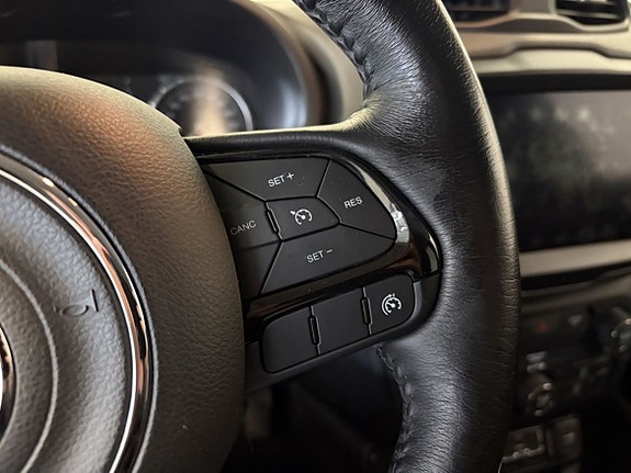 Jeep Renegade 12 of 18