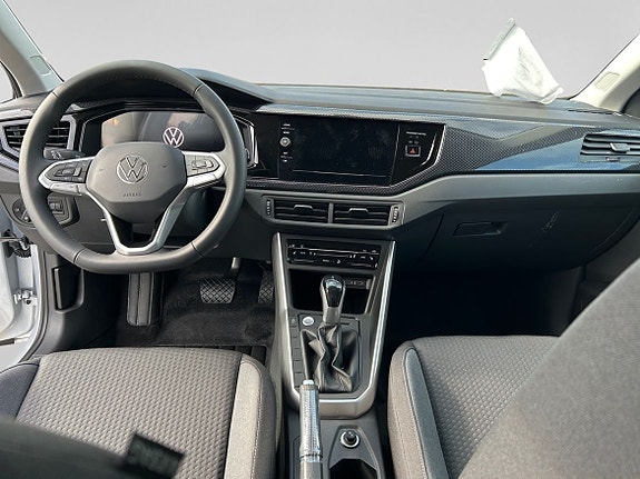 Volkswagen Polo 10 of 15