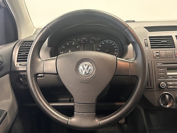Volkswagen Polo 10 of 14