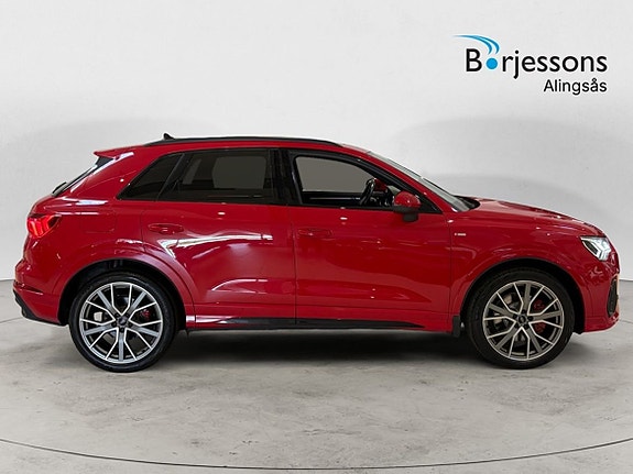 Audi Q3 2 of 17