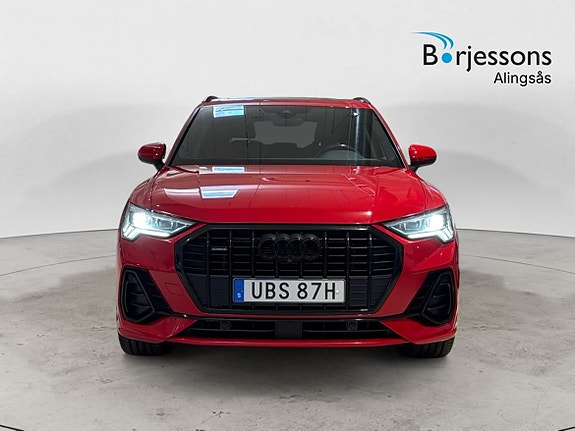 Audi Q3 4 of 17