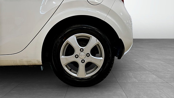 Kia Picanto 9 of 17