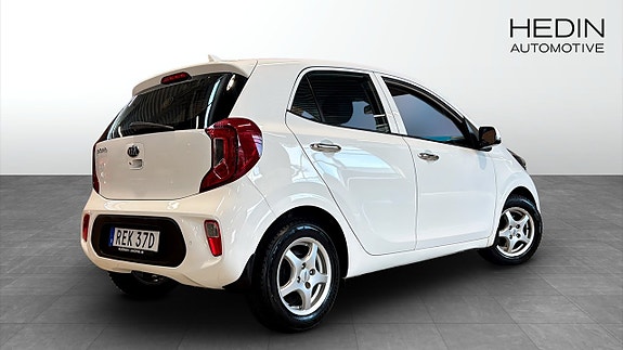 Kia Picanto 2 of 17