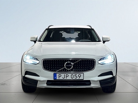 Volvo V90 Cross Country 2 of 20