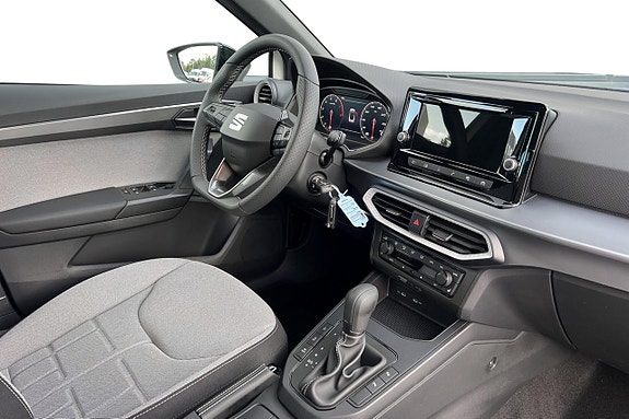 Seat Arona 15 of 25