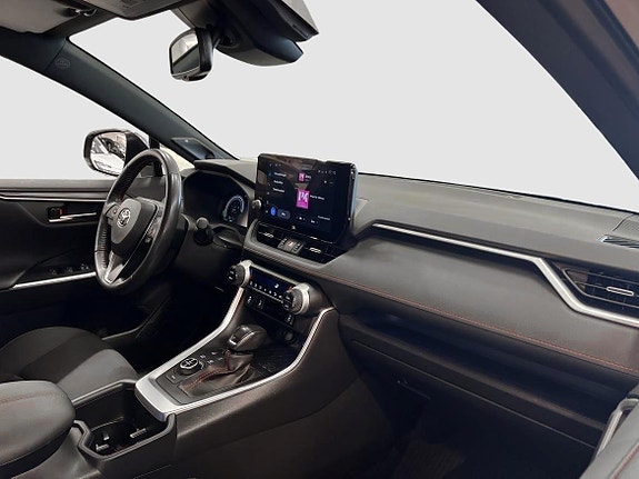 Toyota RAV4 8 of 20
