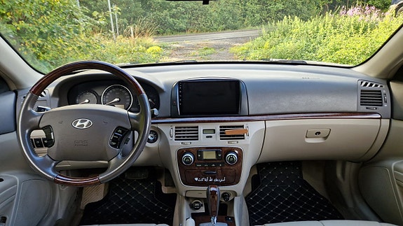 Hyundai Sonata 5 of 12