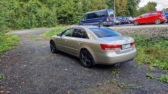 Hyundai Sonata 2 of 12
