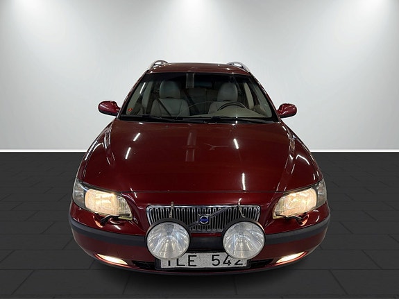 Volvo V70 3 of 14