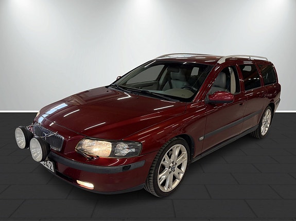 Volvo V70 2 of 14