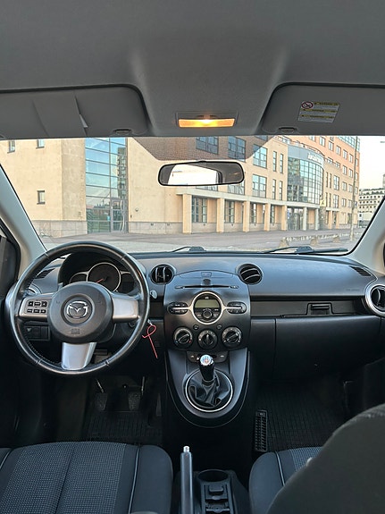 Mazda 2 7 of 8