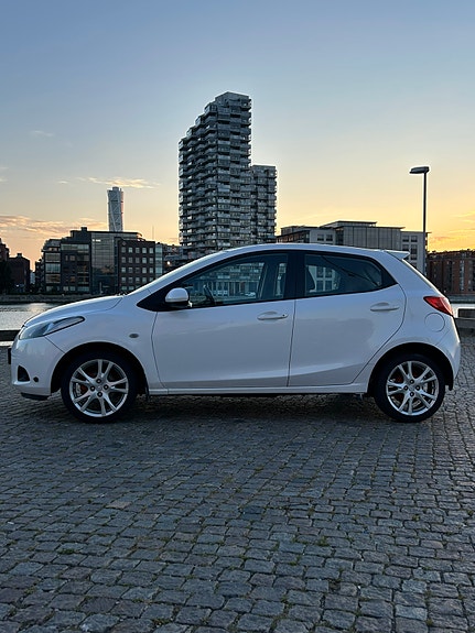 Mazda 2 2 of 8