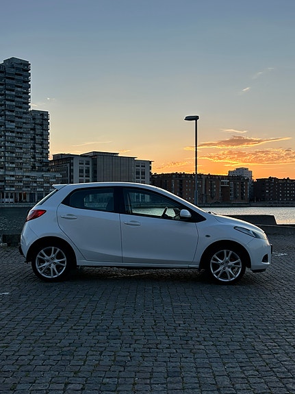 Mazda 2 4 of 8